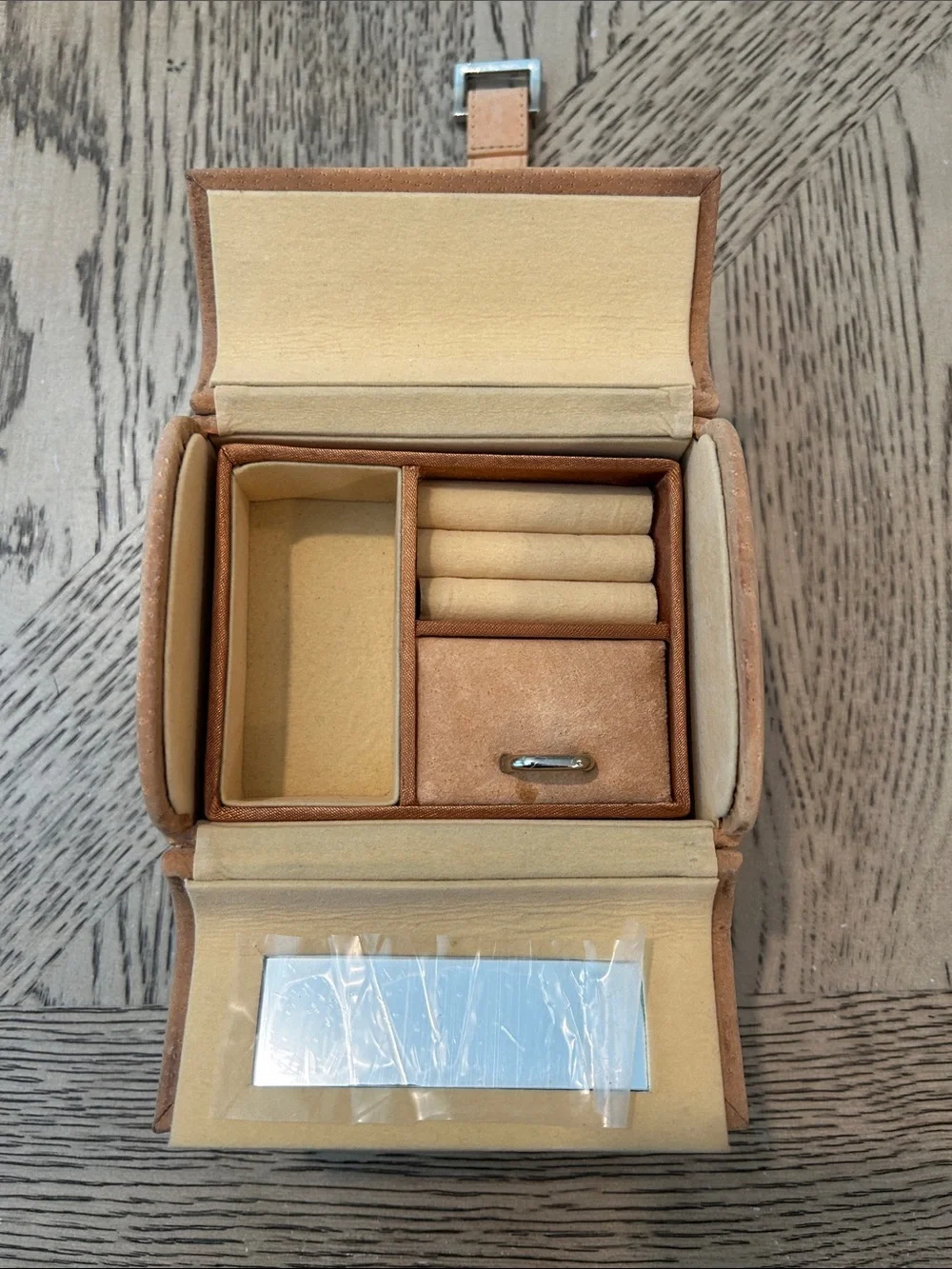 Jasmine La Belle cosmetic/ jewelry box bag.